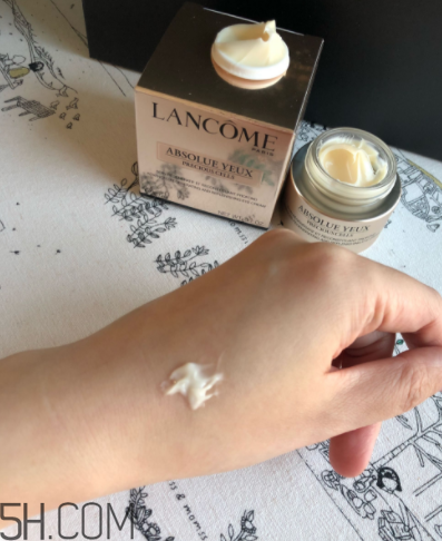 蘭蔻菁純眼霜與小黑瓶眼霜有什么區(qū)別？哪個好用？