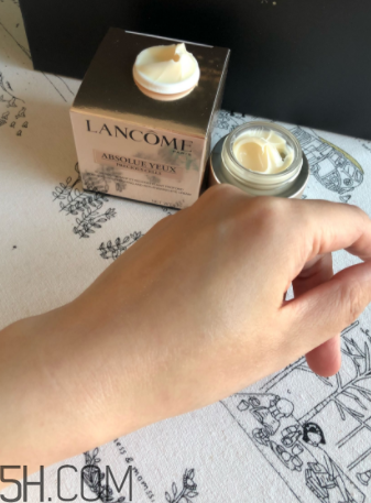 蘭蔻菁純眼霜與小黑瓶眼霜有什么區(qū)別？哪個好用？