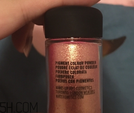 mac人魚姬眼影飛粉嗎？mac魅可人魚姬眼影粉持久嗎