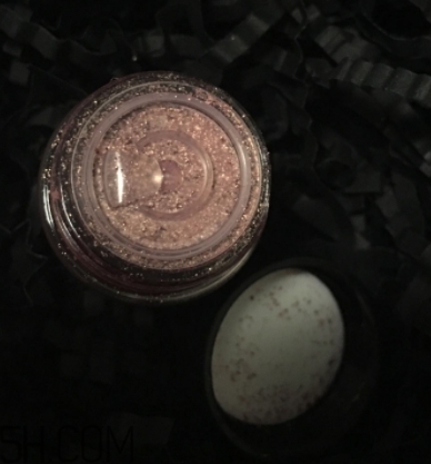 mac人魚姬眼影飛粉嗎？mac魅可人魚姬眼影粉持久嗎