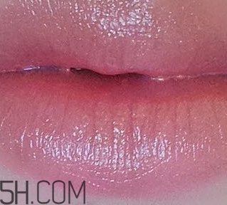 mac人魚姬眼影飛粉嗎？mac魅可人魚姬眼影粉持久嗎