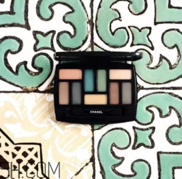 香奈兒2018年9色眼影盤(pán)色號(hào) 香奈兒九色眼影盤(pán)試色 香奈兒2018年9色眼影盤(pán)色號(hào) 香奈兒九色眼影盤(pán)試色