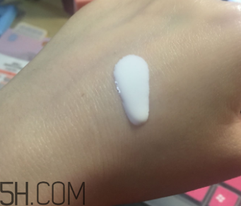 娥佩蘭防曬霜是物理防曬還是化學防曬？油不油？