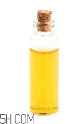 甘油會(huì)讓皮膚變黃嗎？甘油要怎么使用？