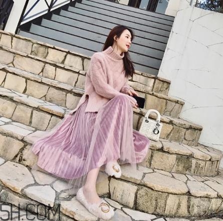 粉色毛衣搭配什么下身？粉色毛衣下面怎么搭配？