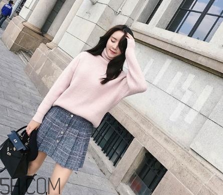 粉色毛衣搭配什么下身？粉色毛衣下面怎么搭配？