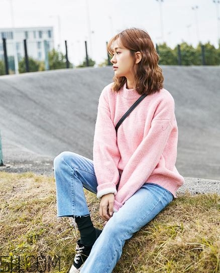 粉色毛衣搭配什么下身？粉色毛衣下面怎么搭配？