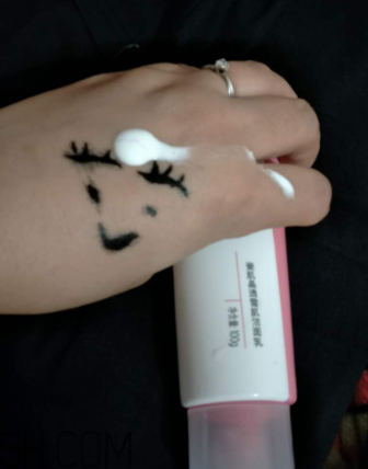 瓷肌晶透雪肌潔面乳可以卸妝嗎？清潔力如何？