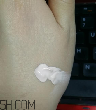 瓷肌礦物CC霜油不油？瓷肌礦物CC霜適合什么膚質(zhì)？