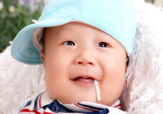 新生兒吐奶情況什么時候會沒有？寶寶吐奶了怎么辦？
