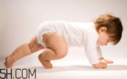 怎樣能夠訓(xùn)練嬰幼兒的肌肉？寶寶為什么總是在鬧騰？