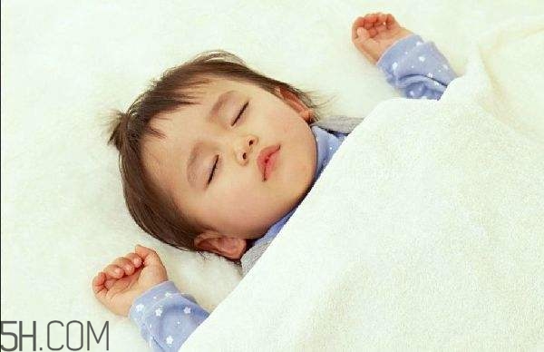 常對嬰幼兒撫觸有哪些作用？寶寶一周歲怎樣安排作息？