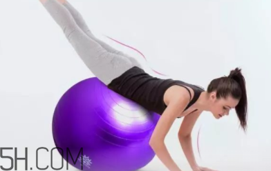 瑜伽球功能大全 瑜伽球打氣方法和氣量標準 瑜伽球功能大全 瑜伽球打氣方法和氣量標準