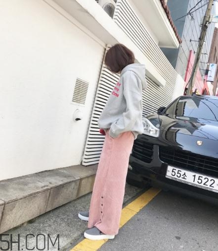 粉色褲子配什么上衣？將時(shí)尚與溫暖兼具的搭配