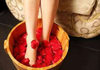 女性冬季泡腳要注意什么？女性泡腳養(yǎng)生的方法是什么？