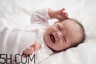 怎樣能夠訓(xùn)練嬰幼兒的肌肉？寶寶為什么總是在鬧騰？