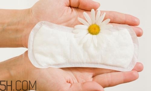 女人如何正確的使用衛(wèi)生巾？衛(wèi)生巾清涼好不好？