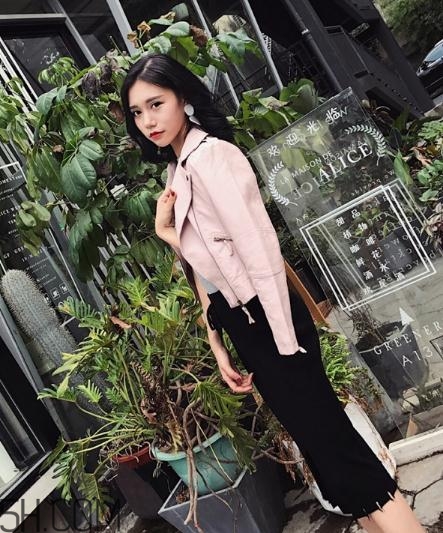 粉色皮衣怎么搭配好看？甜美機(jī)車少女風(fēng)