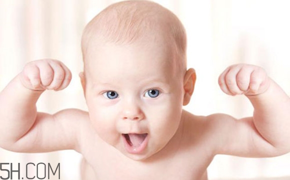 寶寶腿紋不對稱是怎么回事？嬰幼兒的生長發(fā)育標(biāo)準(zhǔn)是怎樣的？