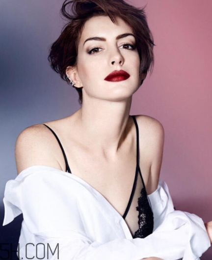 修容棒和遮瑕棒的區(qū)別 用途手法不一樣 修容棒和遮瑕棒的區(qū)別 用途手法不一樣