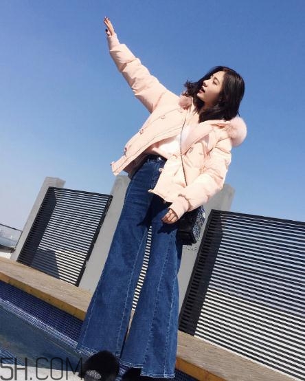 粉色面包服配什么褲子？少女心爆棚的經(jīng)典搭配