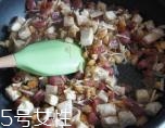 臘腸在蒸之前要泡水嗎？吃臘腸兩步走