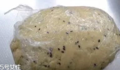 ?炸麻葉用什么水和面？面粉還是淀粉還是木薯粉