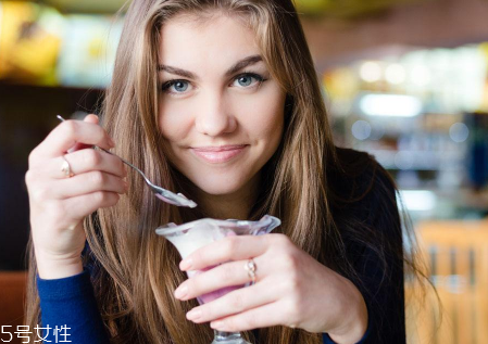 久坐不動(dòng)上班族如何減肥？越努力工作的人越容易發(fā)胖