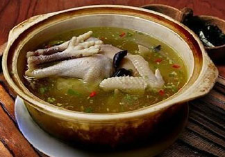 土雞燉什么好吃又營養(yǎng) 適合冬季的滋補土雞湯食譜