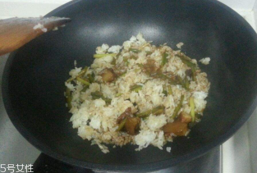 剩菜有哪些風(fēng)險(xiǎn)？食物還是新鮮的好
