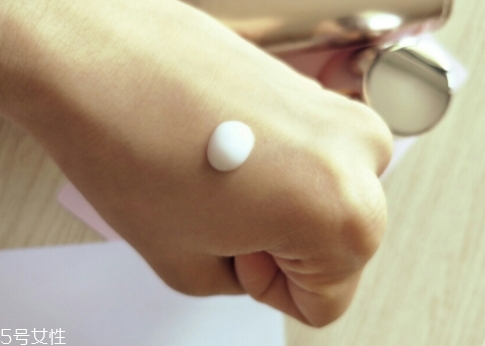 自然堂乳液怎么打開(kāi)？按壓不出來(lái)不要著急