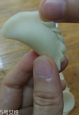 油角的皮要怎樣才松脆？關(guān)鍵看火候和時間