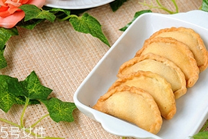油角的皮要怎樣才松脆？關(guān)鍵看火候和時間