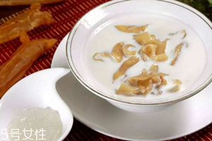 花膠燉牛奶用什么牛奶？普通鮮奶即可