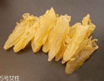 花膠燉牛奶用什么牛奶？普通鮮奶即可