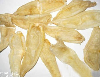 花膠燉牛奶用什么牛奶？普通鮮奶即可