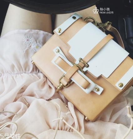 niels peeraer包包多少錢？滿足你所有的少女情節(jié)