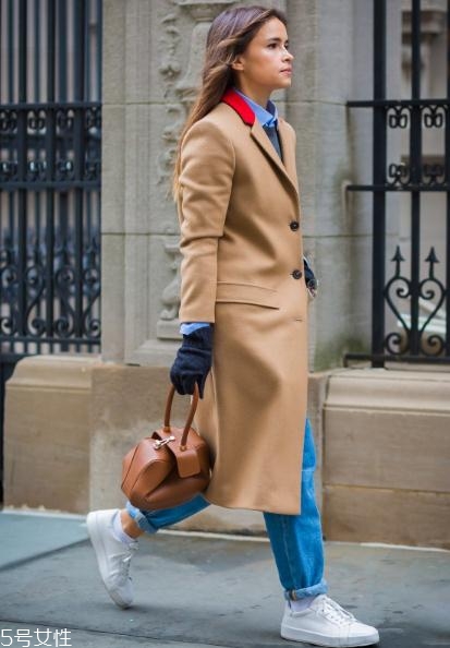 卡其色大衣配什么包包？這樣搭配高貴優(yōu)雅