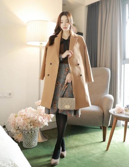 卡其色大衣配什么包包？這樣搭配高貴優(yōu)雅