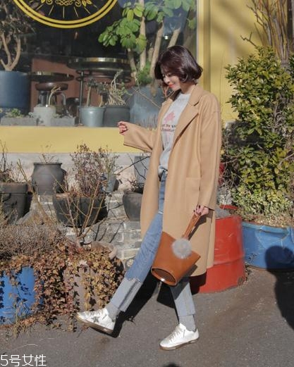 卡其色大衣配什么包包？這樣搭配高貴優(yōu)雅