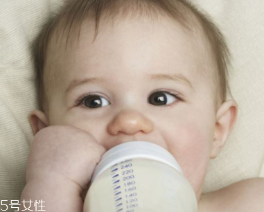 如何逐漸減少母乳的次數(shù)？轉(zhuǎn)移注意力很管用