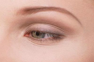 上班族女性如何去除眼角細(xì)紋？教你幾個小妙招
