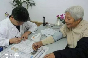 冬天老人容易犯哪些病？低溫易誘發(fā)5種病