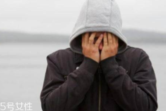 抑郁癥為什么會(huì)引發(fā)腹瀉？神經(jīng)功能混亂危害大