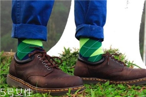 瘋馬皮沾上油漬怎么辦？這種皮質(zhì)千萬不能碰油