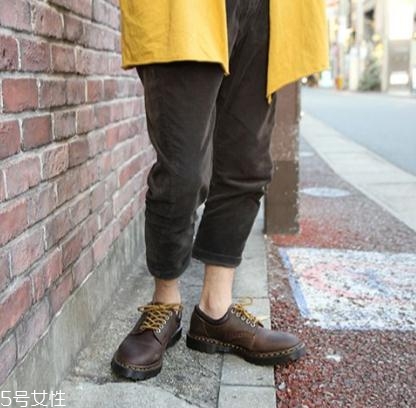 瘋馬皮沾上油漬怎么辦？這種皮質(zhì)千萬不能碰油