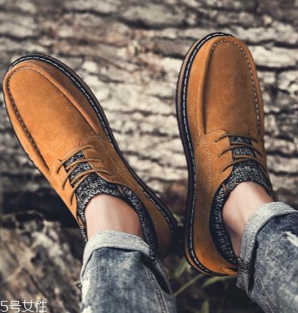 瘋馬皮變黑怎么處理？將英倫復(fù)古風(fēng)進(jìn)行到底