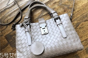 bv葆蝶家包包一般多少錢？意大利經(jīng)典品牌