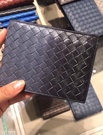 bv葆蝶家包包一般多少錢？意大利經(jīng)典品牌