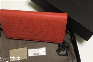 bv葆蝶家包包怎么樣？引領(lǐng)潮流的編織結(jié)構(gòu)